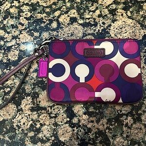 ❤️NWOT Coach Op Art wristlet ❤️